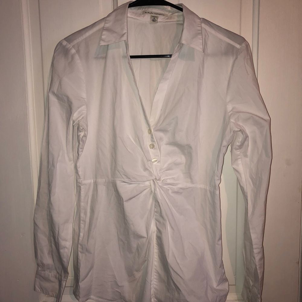 White Banana Republic Button Down with Twist